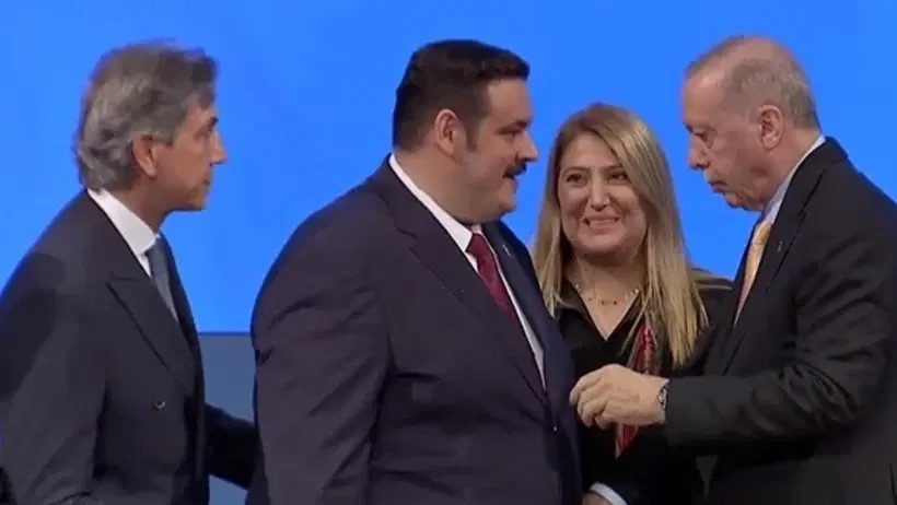 AKP’ye katılım töreninde Erdoğan’dan dikkat çeken uyarı: “Bana bak! Kilo vermen lazım…”