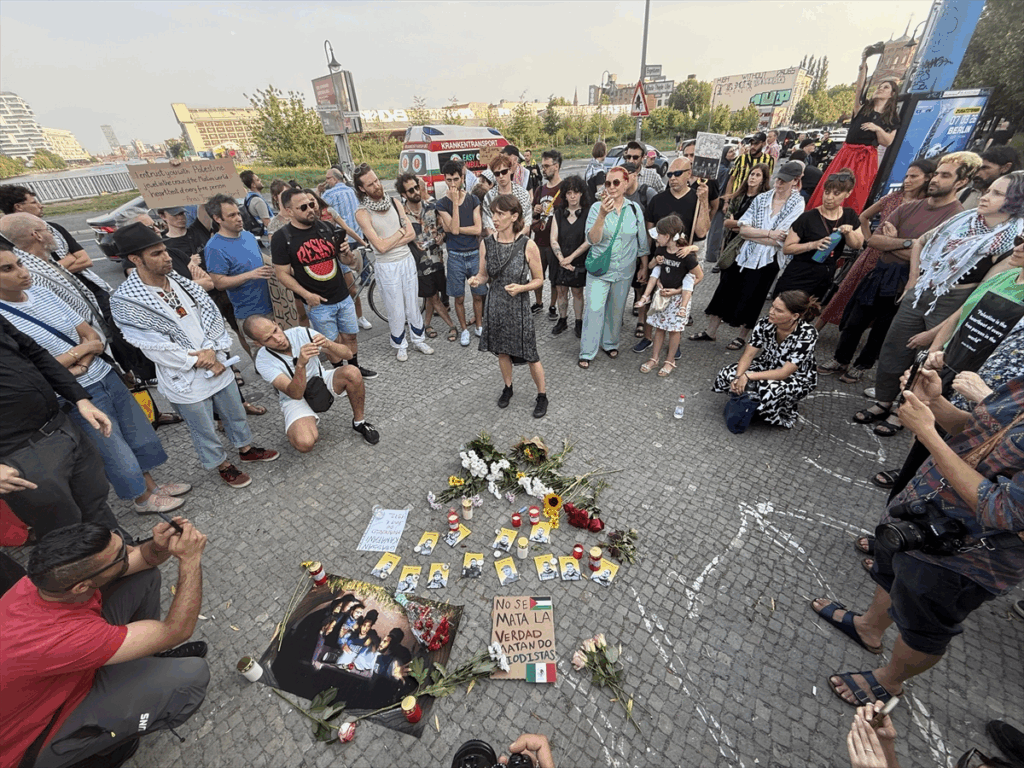 Berlin’de Gazze’de Öldürülen Gazeteciler İçin Anma Töreni