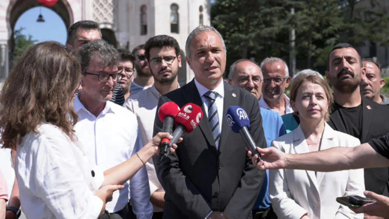 CHP’den Ulaştırma Bakanı, Milli Eğitim Bakanı, BTK ve YÖK Başkanlarına İstifa Çağrısı: “Al Sana Dijital Ahtapot”