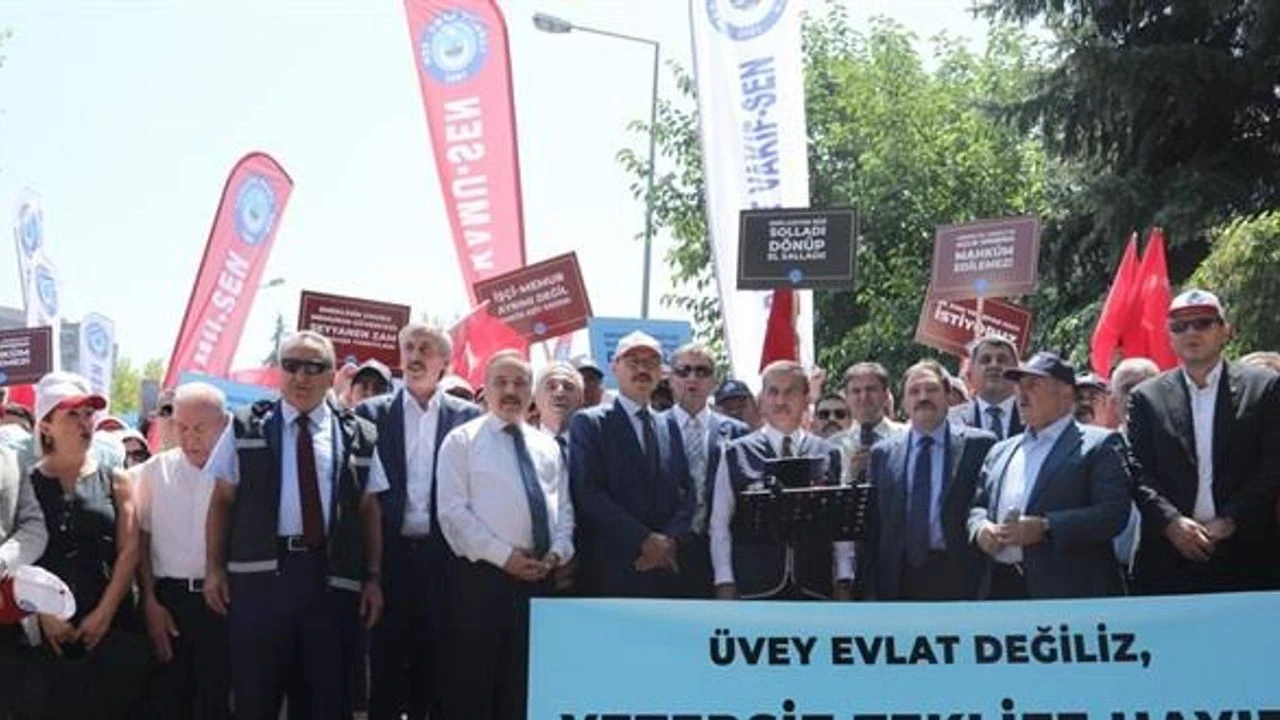 Görüşmeler çıkmaza girdi: Memurlar iş bırakma eyleminde!