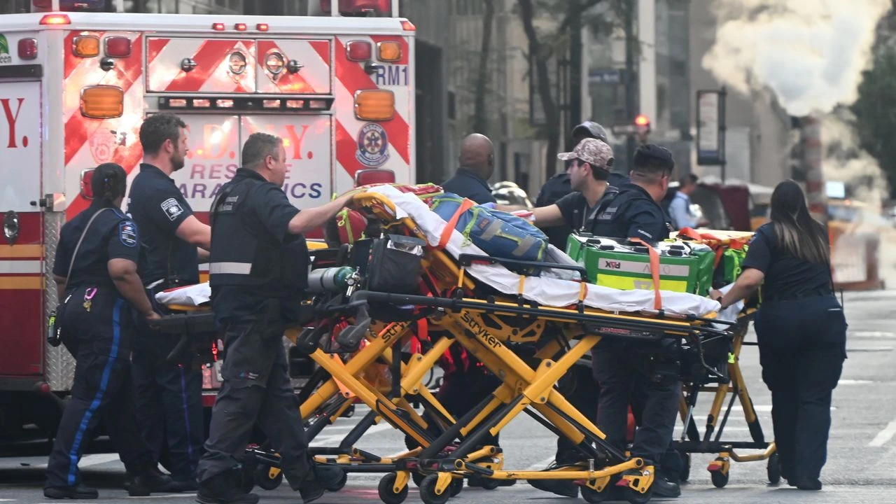 New York’ta Görev Başındaki Polis Dahil 5 Kişi Silahlı Saldırıda Hayatını Kaybetti