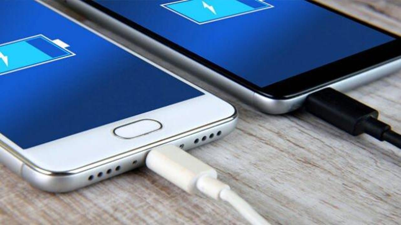 Şarjı günlerce dayanan o telefon modelleri!