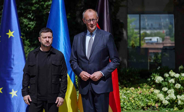 Ukrayna Devlet Başkanı Zelenskiy Berlin’de Almanya Başbakanı Merz ile Görüştü