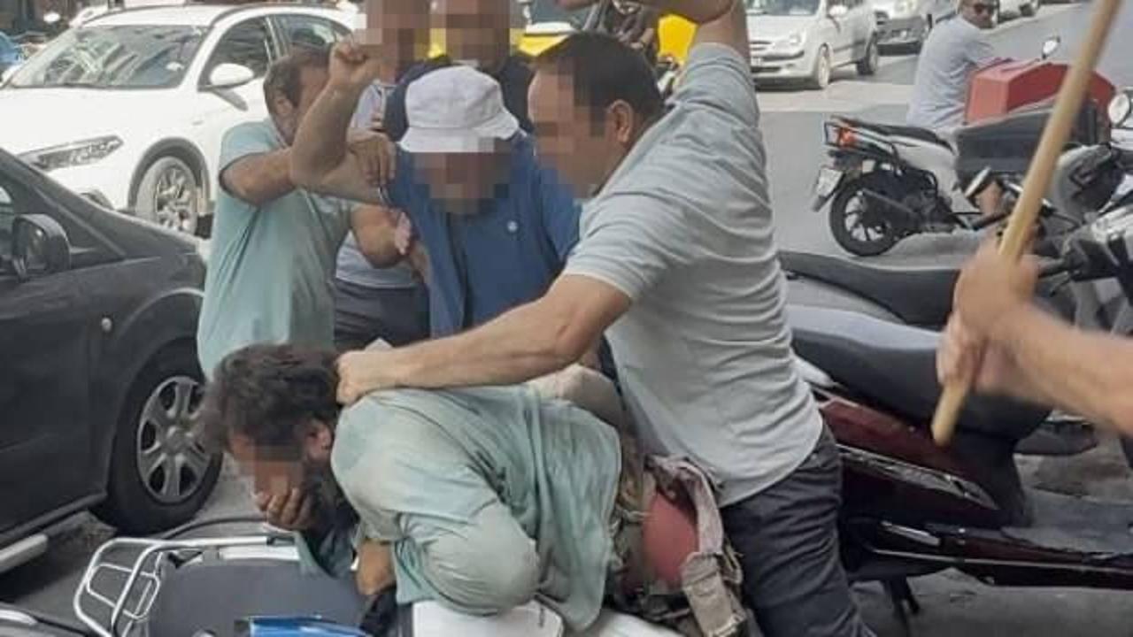 Yol ortasında öldüresiye darbedildi! Linç girişimi kamerada